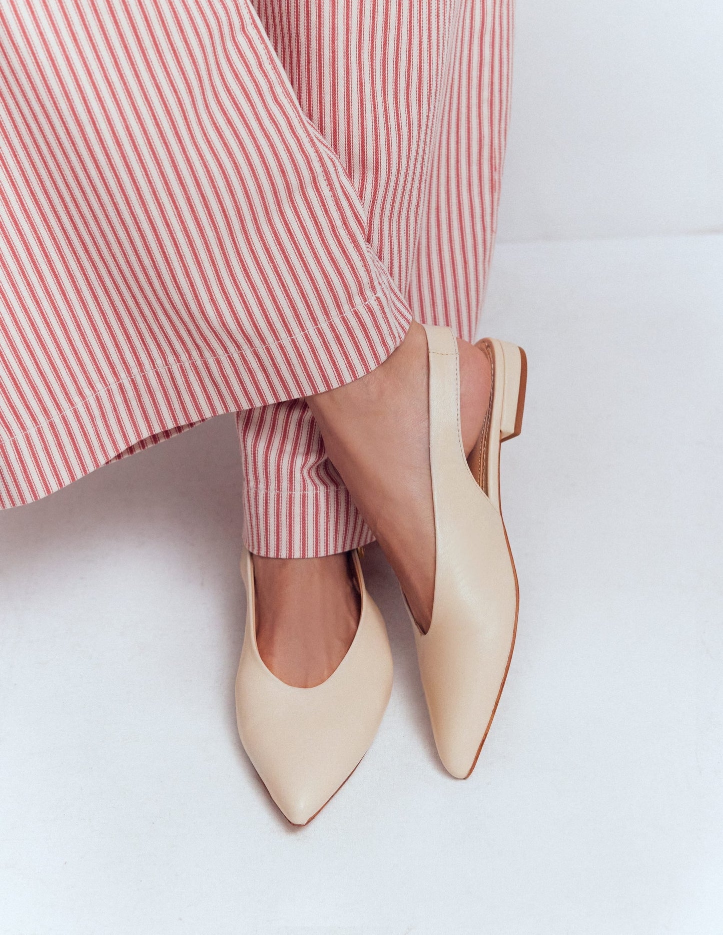 High Cut Flat Point-Ecru
