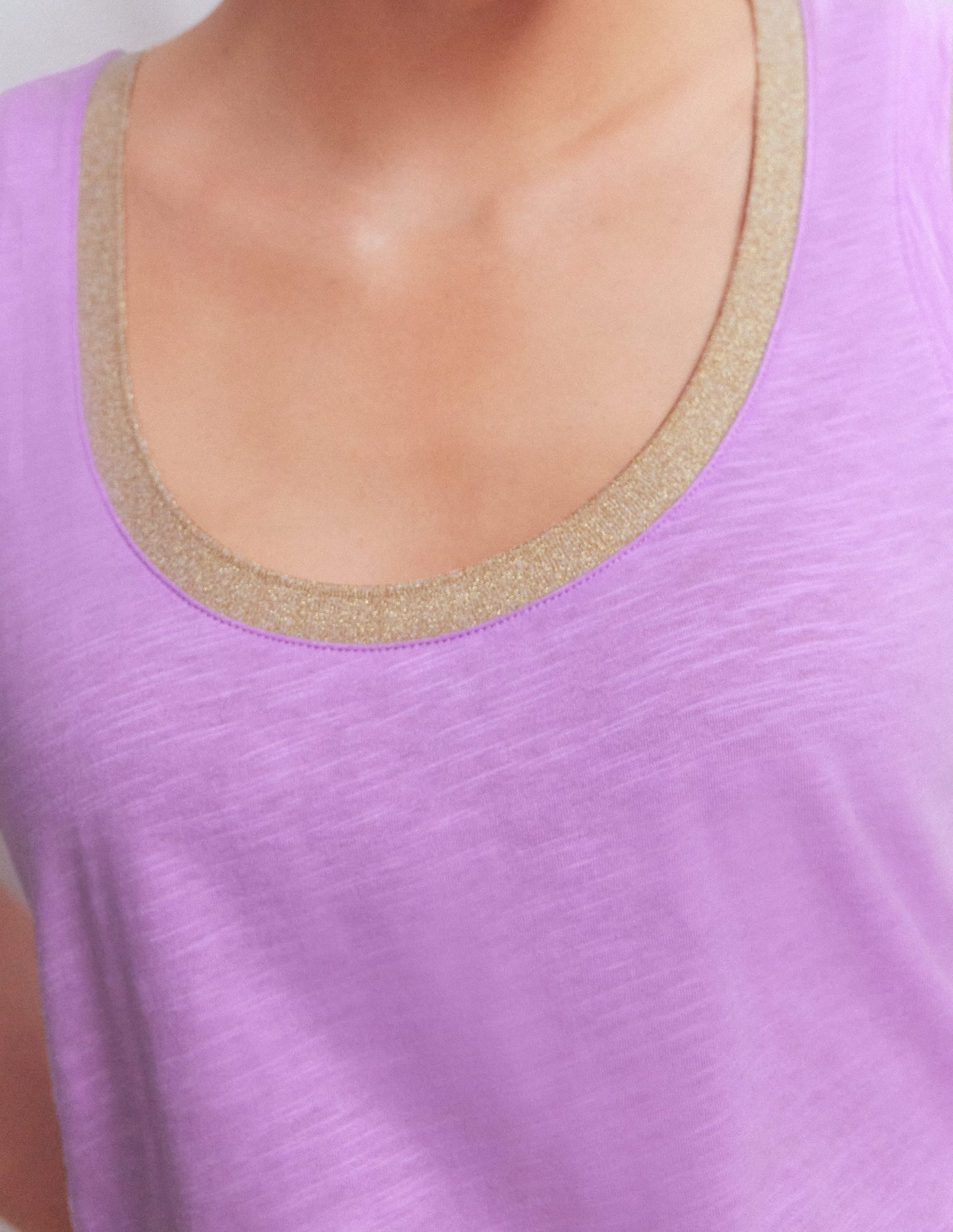Metallic Trim Scoop Neck Vest-Heath Lilac